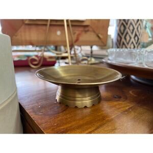 Vintage Brass Pedestal Soap Dish – 1970s Scalloped Bowl, 5″ Diameter
